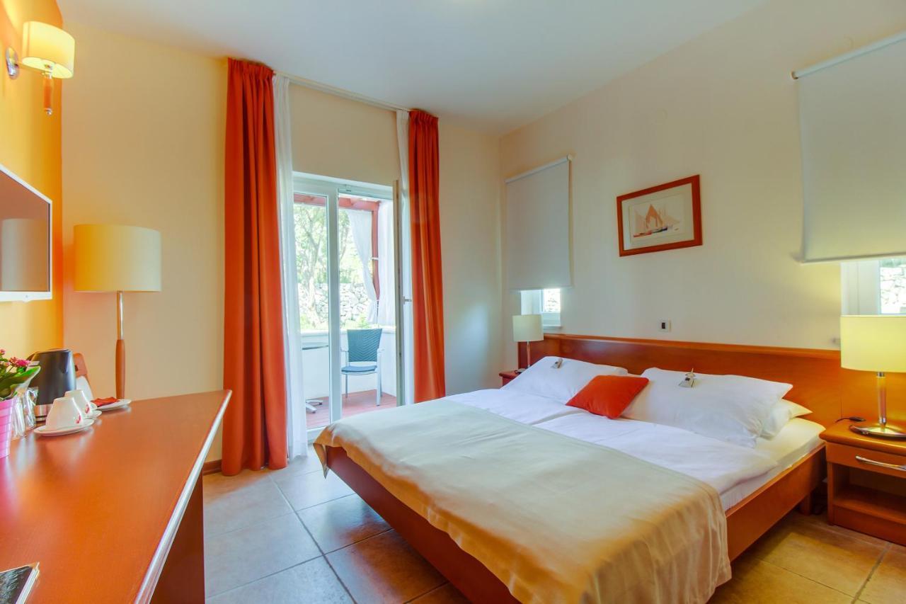 Hotel Manora Nerezine Esterno foto
